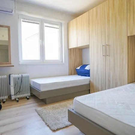 - Semesteranläggning (resort) *